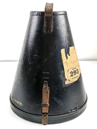 Kaiserreich, Helmkoffer für eine Pickelhaube mit Etikett aus Stuttgart. Guter Gesamtzustand, Höhe 37cm