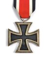 Eisernes Kreuz 2. Klasse 1939 am Band, Hakenkreuz minimal berieben, sonst guter Zustand