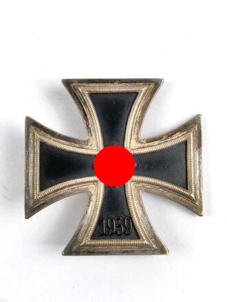 Eisernes Kreuz 1. Klasse 1939, magnetisch, Hakenkreuz minimal berieben