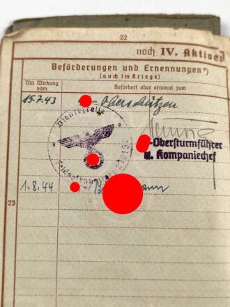 Waffen SS, Wehrpaß eines Angehörigen zuletzt SS Panzer Regiment Hohenstaufen. Die ersten 4 Seiten sowie Seite 49-52 fehlen, ebenso der hinteren Teil des Umschlag