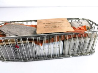 Sanitätspack für Flugzeuge, Anforderzeichen S 10182 , datiert 1941. Sehr seltenes Stück, mit dem originalen Inhalt, lediglich die 5 Ampullen Morphin  fehlen