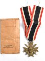 Kriegsverdienstkreuz 2. Klasse mit Schwertern am Band mit Verleihungstüte, diese mit Hersteller " Eugen Schmidhäussler, Pforzheim, Tüte im guten Zustand