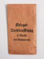 Kriegsverdienstkreuz 2. Klasse mit Schwertern mit Band und Verleihungstüte, Hersteller 127 im Bandring wie auf der Tüte für " Moritz Hausch A.G., Pforzheim " sehr guter Zustand