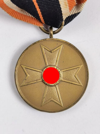 Kriegsverdienstmedaille 1939 am kurzen orangenen Band