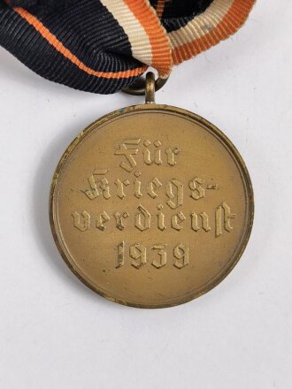 Kriegsverdienstmedaille 1939 am kurzen orangenen Band