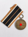 Kriegsverdienstmedaille 1939 mit Bandabschnitt, frühes Band orange