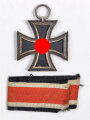 Eisernes Kreuz 2. Klasse 1939 mit Bandabschnitt, magnetisch, Hakenkreuz mit voller Schwärzung