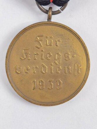 Kriegsverdienstmedaille 1939 am Band mit Verleihungstüte, Hersteller Arno wallpach, Salzburg, sehr guter Zustand