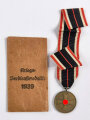 Kriegsverdienstmedaille 1939 am Band mit Verleihungstüte, Hersteller Arno wallpach, Salzburg, sehr guter Zustand