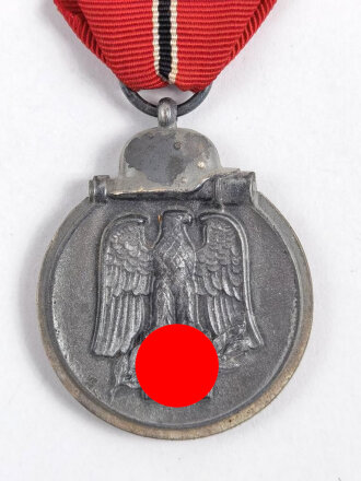 Medaille " Winterschlacht im Osten " mit Hersteller 6 im Bandring für " Fritz Zimmermann, Stuttgart " am Band