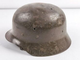 Spanien, Stahlhelm M42. Originallack und Innenfutter,...