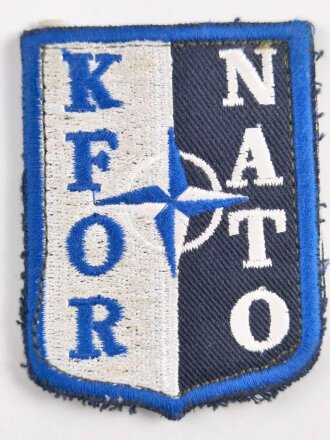 NATO, Abzeichen/ Patch, " KFOR / NATO ", Rückseitig mit Kleberesten