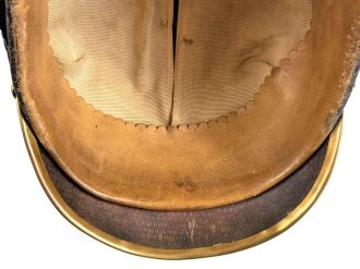 Preußen, Pickelhaube für einen einjährig Freiwilligen der Infanterie. Unberührtes Stück in gutem Zustand