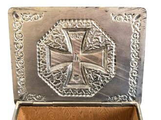 1.Weltkrieg, patriotisches Metallkistchen mit Eisernem Kreuz 1914. Originallack, ungereinigt, Maße 12 x 9 x 5,5cm