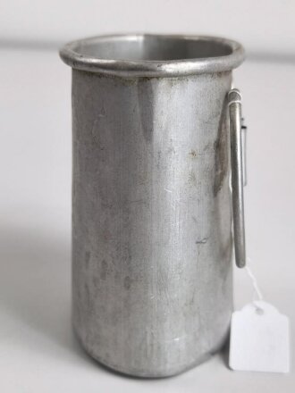 Trinkbecher aus Aluminium, Eigentumstück