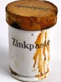 "Zinkpaste" Porzellankruke, ungereinigt. Gehört ins Bodenfach des "Veterinär Arzneikasten 18/27" der Wehrmacht