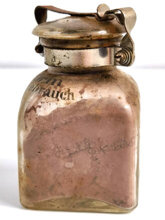 "Tannoform" Flasche, ungereinigt. Gehört ins Bodenfach des "Veterinär Arzneikasten 18/27" der Wehrmacht