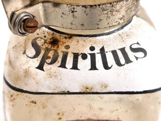 "Spiritus" Flasche, ungereinigt. Gehört ins Bodenfach des "Veterinär Arzneikasten 18/27" der Wehrmacht