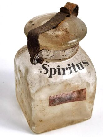 "Spiritus" Flasche, ungereinigt. Gehört ins Bodenfach des "Veterinär Arzneikasten 18/27" der Wehrmacht