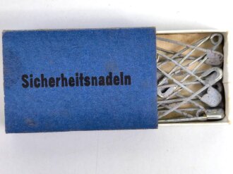 Pappschachtel mit " Sicherheitsnadeln" für den Verbandkasten