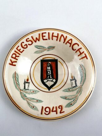 Erinnerungsteller an die "Kriegsweihnacht 1942"  einer Einheit in Holland. Durchmesser 22,5cm, Rückseitig markiert " Gouda Holland"