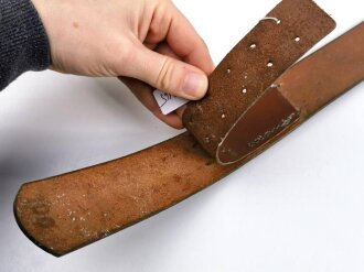 Koppelriemen für Angehörige von Parteiverbänden. Geschwärztes Leder mit resten von Fett, Gesamtlänge 112cm