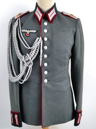 Heer, Waffenrock für einen Oberleutnant  im Artillerie Regiment 29. Eigentumstück in gutem Zustand,  die Effekten Originalvernäht. Schneidetikett aus Naumburg Sachsen