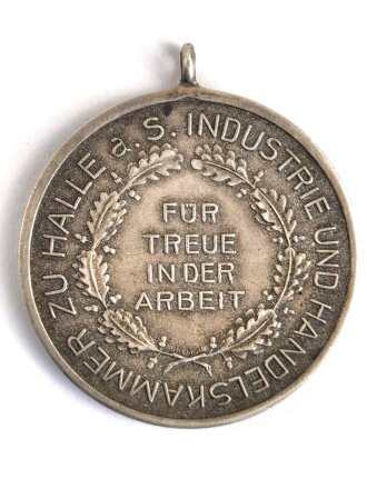 Tragbare Medaille " Für Treue in der Arbeit, Industrie u. Handelskammer Halle an der Saale ", Randstempelung Silber 990, Gewicht 16 Gramm