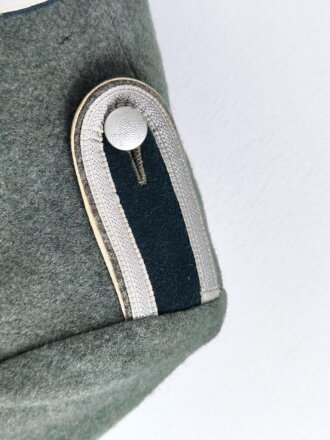 Feldbluse Modell 1936 für einen Unteroffizier der Infanterie. Eigentumstück in sehr gutem Zustand, die Effekten Originalvernäht.