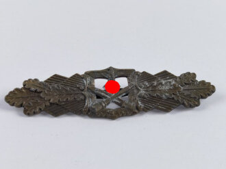 Nahkampfspange in Bronze, durchgebrochen und geklebt, die Nadel abgebrochen und das Plättchen fehlt, Hersteller FEC.W.E.Peekhaus, Ausf C.F. Junker, Berlin, Bronzierung noch gut erhalten