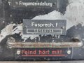 Funksprechgerät f ( Fusprech f. ) datiert 1944. Bordfunkgerät in Panzerspähwagen. Originallack, mit zugehörigem Gehäusedeckel. Funktion nicht geprüft