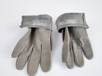 Paar Wildlederhandschuhe für Offiziere der Wehrmacht. Getragenes Paar in gutem Zustand, leicht Stockfleckig