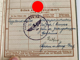 Wehrpaß Luftwaffe, ausgestellt 17.4.1940 bei Luftwaffe Bau Komp. 1/5. Deckblatt  entnazifiziert, Hakenkreuze geschwärzt