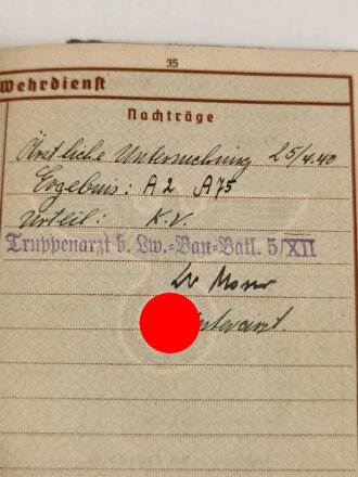 Wehrpaß Luftwaffe, ausgestellt 17.4.1940 bei Luftwaffe Bau Komp. 1/5. Deckblatt  entnazifiziert, Hakenkreuze geschwärzt