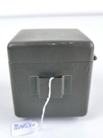 Batteriekasten ( Behälter für Stromquelle ) für diverse Optiken der Wehrmacht, Originallack