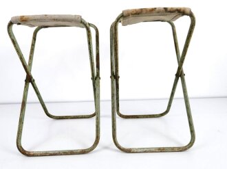 Faltbarer Tisch und zwei Stühle Wehrmacht. Sieht man so meist bei Nachrichteneinheiten