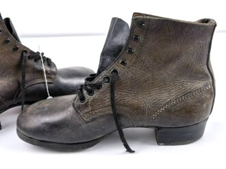 Paar vorschriftsmäßige Halbschuhe für Mannschaften der Wehrmacht.Wohl ungetragenes Paar, Sohlenlänge 29cm