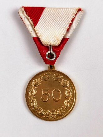 Österreich, Tragbare Medaille " Kameradschaftsbund Landesverband Oberösterreich 50 Jahre Mitglied " in Gold, an Dreiecksband