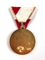 Österreich, Tragbare Verdienstmedaille in Gold " Kriegsopferverband Österreich " an Dreiecksband