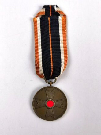 Kriegsverdienstmedaille 1939 am Band, mit frühem Band