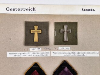 Österreich, Sammlung Abzeichen zum Thema Militärgeistliche, alles auf Karton aufgetackert