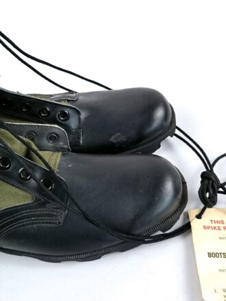 U.S.Army 1988 dated pair of tropical Combat boots , size 13 1/2 XN, unissued