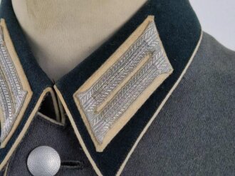 Heer, Waffenrock für Mannschaften im Infanterie Regiment 115 Darmstadt. Eigentumstück in gutem Zustand, die Effekten meiner Meinung nach Original vernäht. Der Schulterklappenstern unvorschriftsmäßig vor langer Zeit angebracht