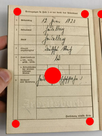 Arbeitsbuch für eines Arbeiters im Reichsbahn Ausbesserungswerk Schwetzingen sowie Heinrich Lanz AG Mannheim. Sehr guter Zustand