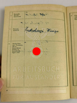 Arbeitsbuch für Ausländer einer Frau ungeklärter Herkunft ( Ostarbeiterin ) die als Postarbeiterin beim Lager ausländischer Arbeiter der Deutschen Reichspost Wien arbeitete, datiert 1944