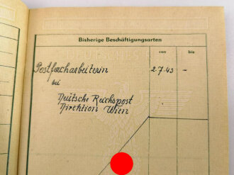 Arbeitsbuch für Ausländer einer Frau ungeklärter Herkunft ( Ostarbeiterin ) die als Postarbeiterin beim Lager ausländischer Arbeiter der Deutschen Reichspost Wien arbeitete, datiert 1944