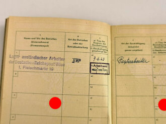 Arbeitsbuch für Ausländer eines Mannes aus Frankreich der als Postarbeiter beim Lager ausländischer Arbeiter der Deutschen Reichspost Wien arbeitete, datiert 1944