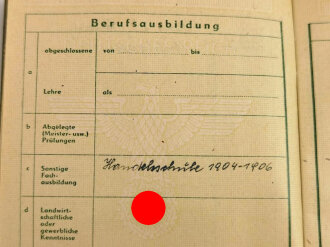 Arbeitsbuch für Ausländer einer Frau aus Frankreich die als Buchhalterin in Wien bei der Länderbank arbeitete, datiert 1944