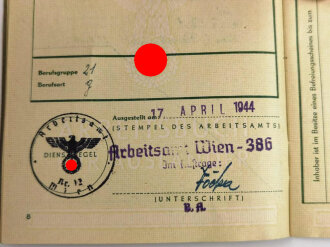 Arbeitsbuch für Ausländer eines Mannes aus Frankreich der als Postfacharbeiter bei der Deutschen Reichspost Wien arbeitete, datiert 1943