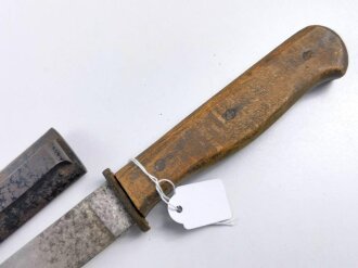 Stiefelmesser / Kampfmesser Wehrmacht. Ungereinigtes Stück, Scheide Originallack